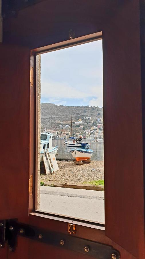 Traditional Seafront Apartment Sými Luaran gambar