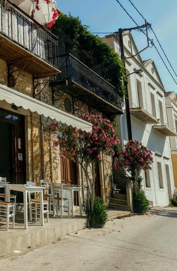 Traditional Seafront Apartment Sými Luaran gambar
