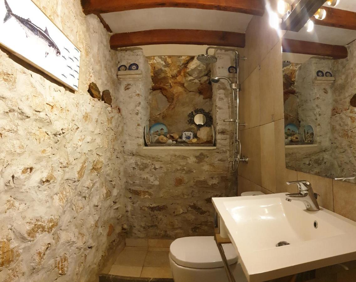Traditional Seafront Apartment Sými Luaran gambar