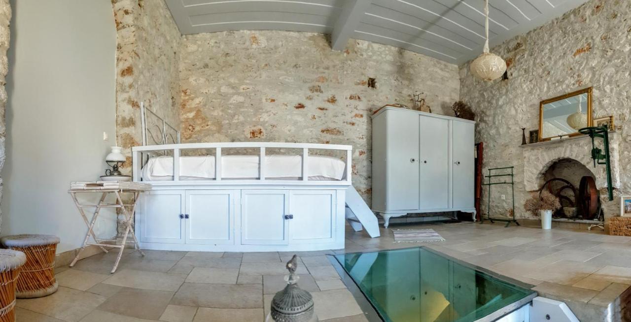 Traditional Seafront Apartment Sými Luaran gambar