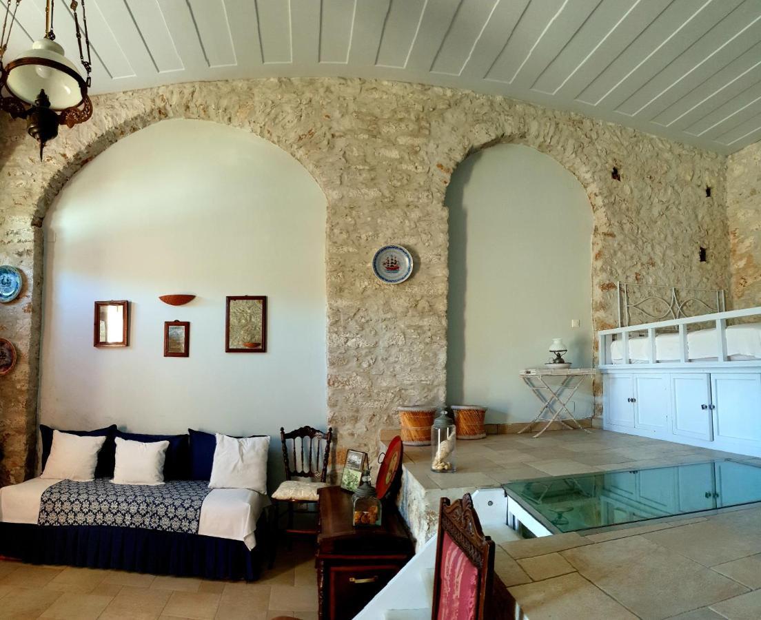 Traditional Seafront Apartment Sými Luaran gambar
