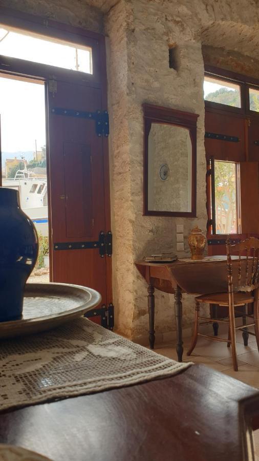 Traditional Seafront Apartment Sými Luaran gambar