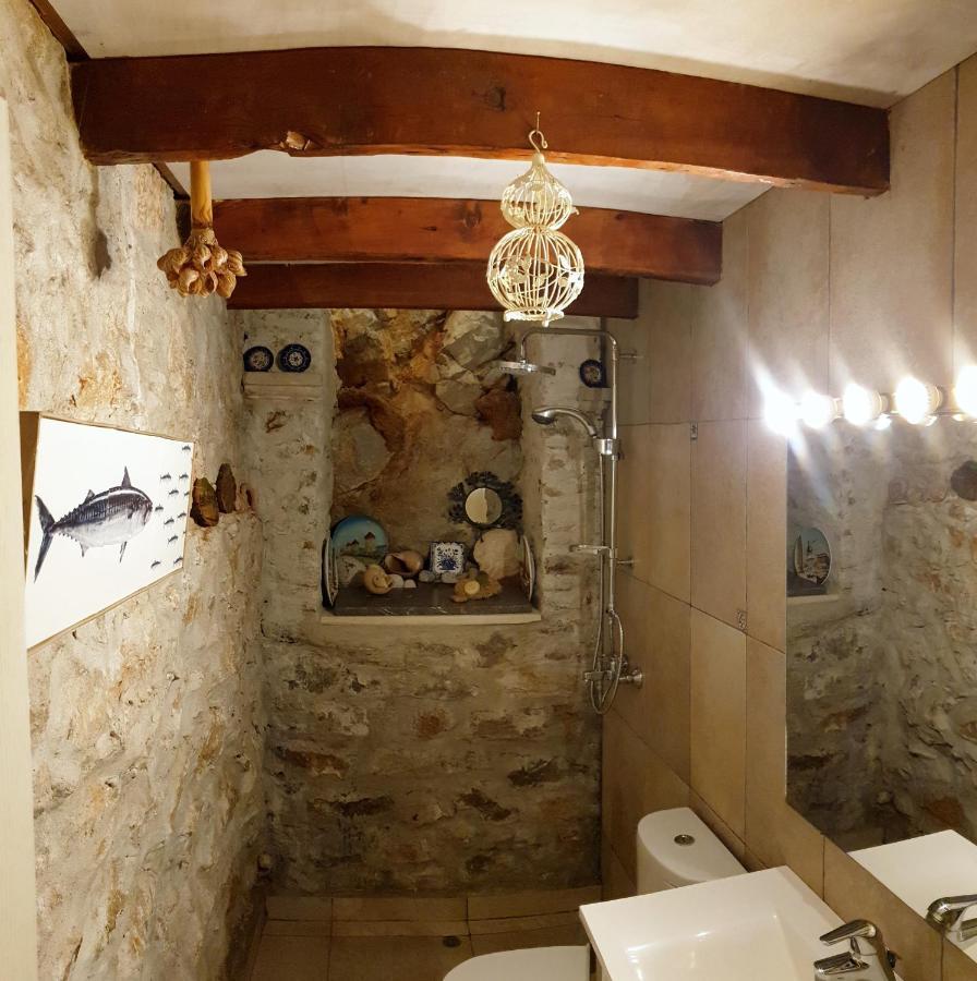 Traditional Seafront Apartment Sými Luaran gambar