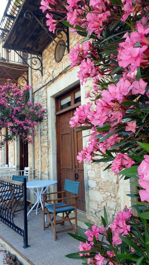 Traditional Seafront Apartment Sými Luaran gambar